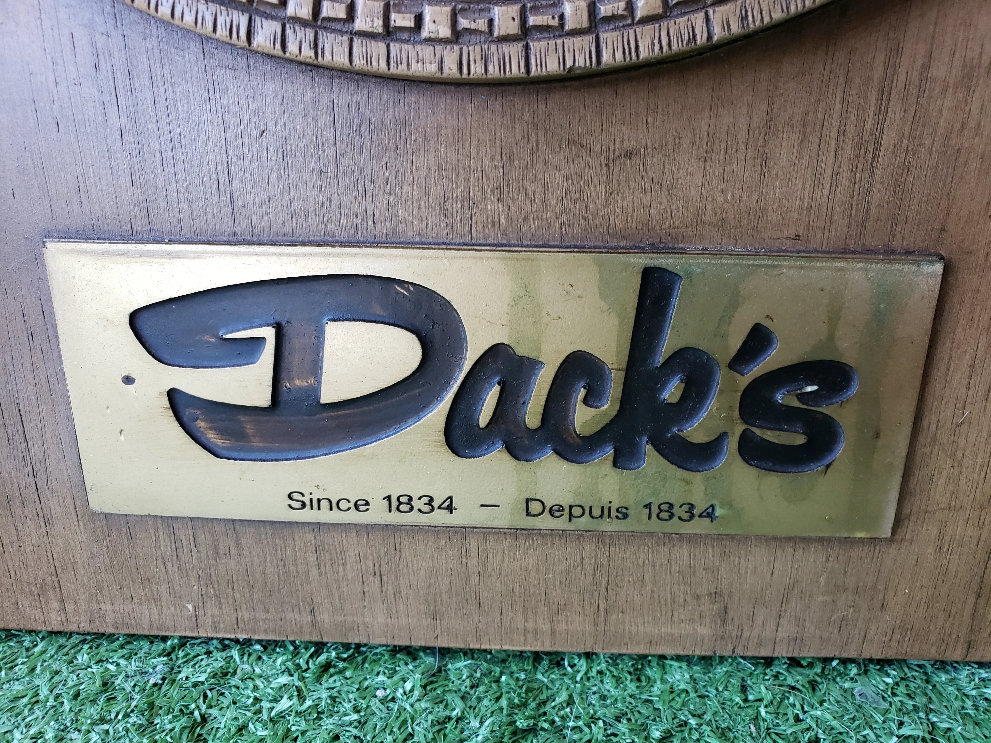 Dack's Shoe Repair sign