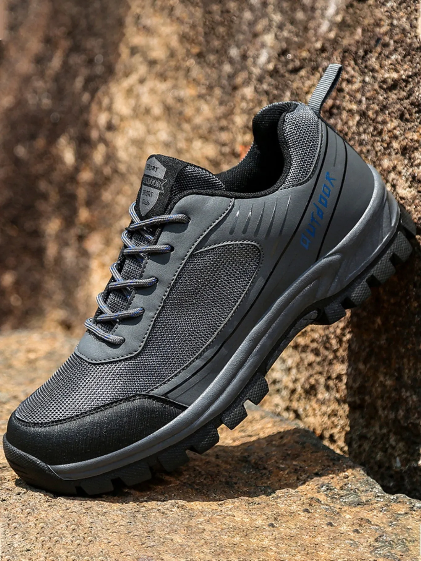 Men Letter Graphic Lace-up Front Hiking Shoes