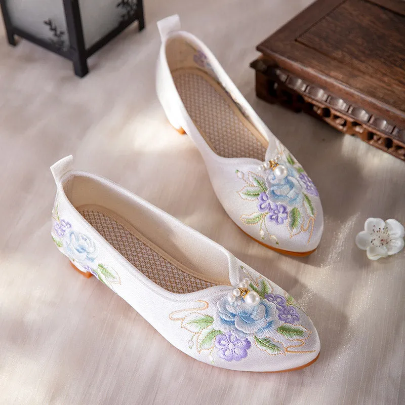 Vintage Flower Embroidery Low Heel Women's Pumps