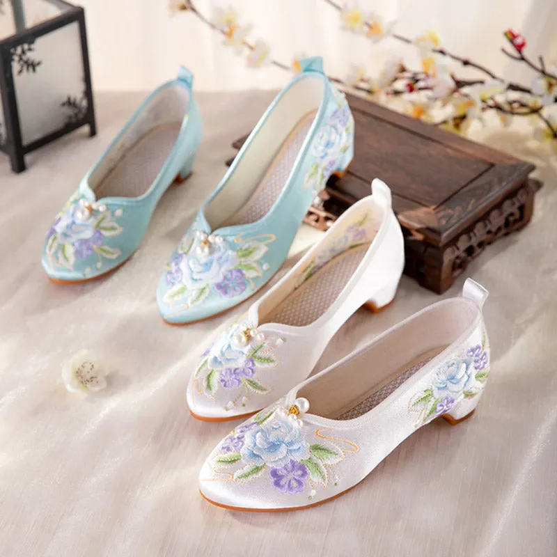 Vintage Flower Embroidery Low Heel Women's Pumps