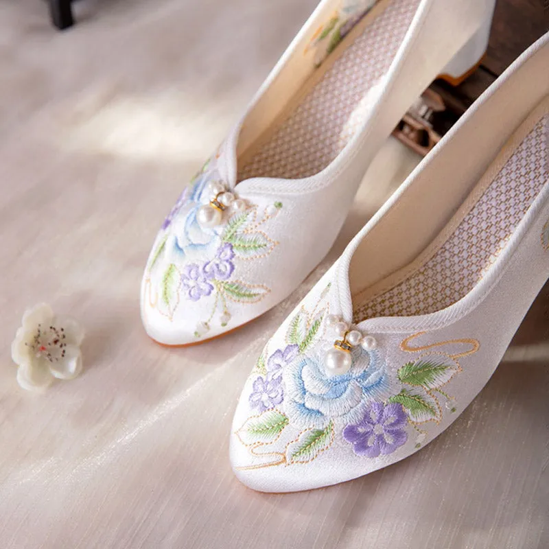 Vintage Flower Embroidery Low Heel Women's Pumps